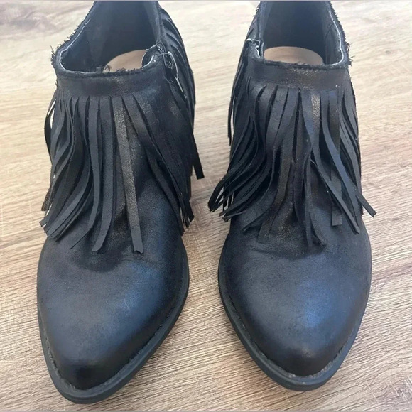 ⭐️ Coconuts by Matisse Bayou Black Fringe Ankle Bootie Size 6 - Picture 3 of 10